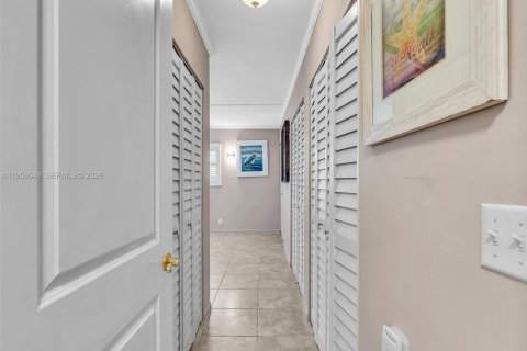 Condo in Dania Beach, Florida, 2 bedrooms  № 2022085 - photo 26