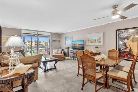 Condo in Dania Beach, Florida, 2 bedrooms  № 2022085 - photo 12