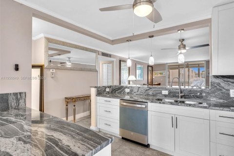 Condo in Dania Beach, Florida, 2 bedrooms  № 2022085 - photo 5