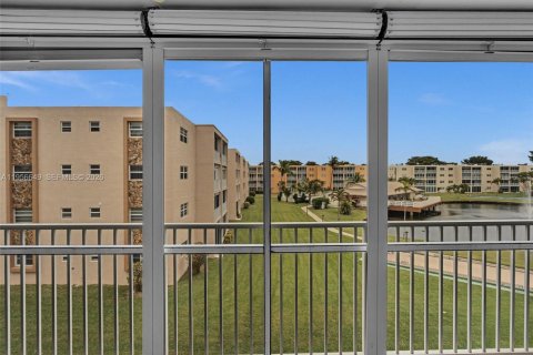 Condo in Dania Beach, Florida, 2 bedrooms  № 2022085 - photo 22