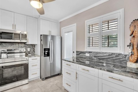 Condo in Dania Beach, Florida, 2 bedrooms  № 2022085 - photo 10