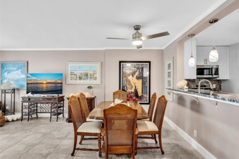 Condo in Dania Beach, Florida, 2 bedrooms  № 2022085 - photo 14