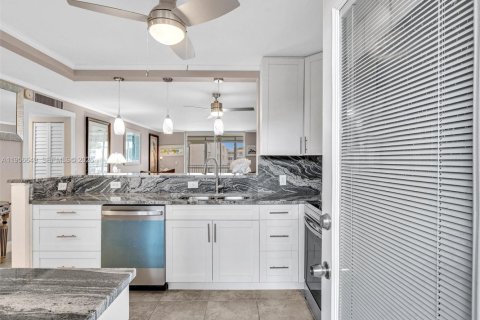 Condo in Dania Beach, Florida, 2 bedrooms  № 2022085 - photo 4