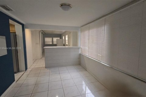 Снять в аренду виллу или дом в Холливуд, Флорида 3 спальни, 127.28м2, № 1892555 - фото 6