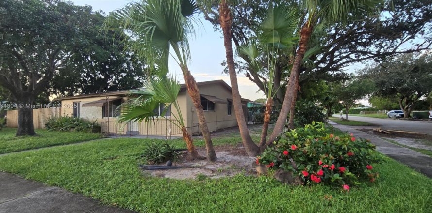 Casa en Hollywood, Florida 3 dormitorios, 127.28 m2 № 1892555