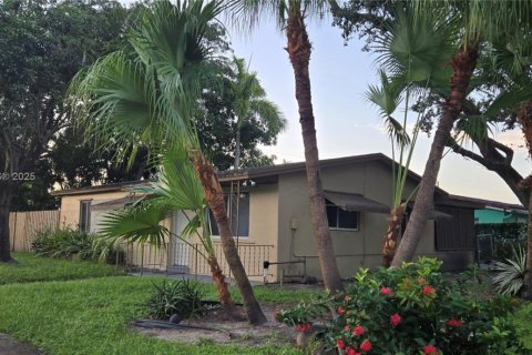 Снять в аренду виллу или дом в Холливуд, Флорида 3 спальни, 127.28м2, № 1892555 - фото 10