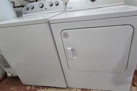 Снять в аренду виллу или дом в Холливуд, Флорида 3 спальни, 127.28м2, № 1892555 - фото 19