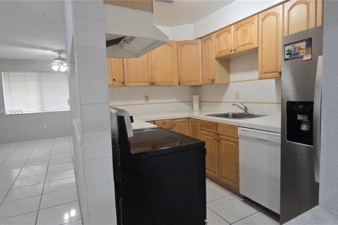 Снять в аренду виллу или дом в Холливуд, Флорида 3 спальни, 127.28м2, № 1892555 - фото 29