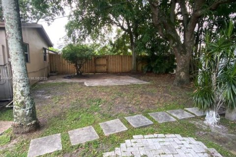 Снять в аренду виллу или дом в Холливуд, Флорида 3 спальни, 127.28м2, № 1892555 - фото 11