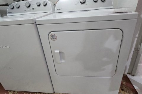 Снять в аренду виллу или дом в Холливуд, Флорида 3 спальни, 127.28м2, № 1892555 - фото 5