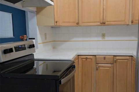 Снять в аренду виллу или дом в Холливуд, Флорида 3 спальни, 127.28м2, № 1892555 - фото 9