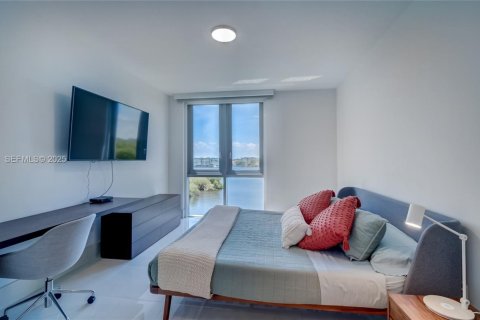 Condo in North Miami Beach, Florida, 3 bedrooms № 1991503 - photo 12