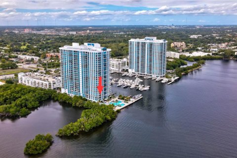 Condo in North Miami Beach, Florida, 3 bedrooms № 1991503 - photo 2