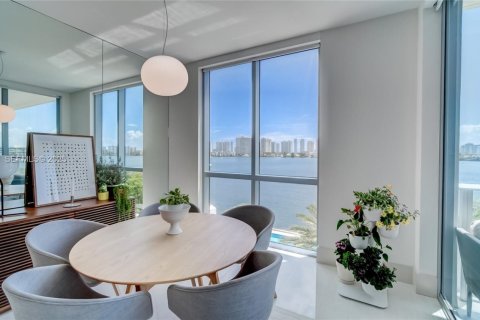 Condo in North Miami Beach, Florida, 3 bedrooms № 1991503 - photo 6