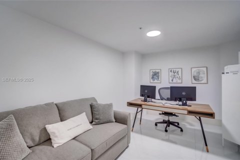 Condo in North Miami Beach, Florida, 3 bedrooms № 1991503 - photo 14