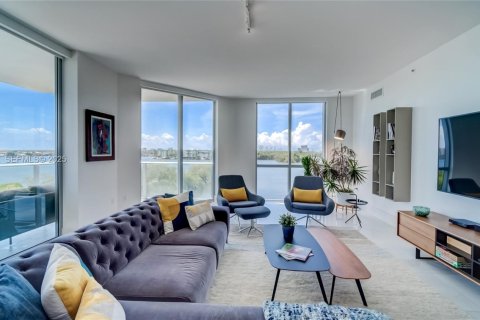 Condo in North Miami Beach, Florida, 3 bedrooms № 1991503 - photo 5
