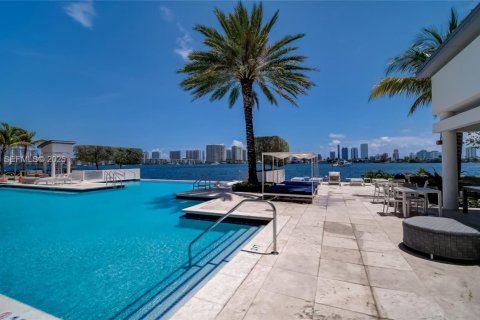 Condo in North Miami Beach, Florida, 3 bedrooms № 1991503 - photo 20