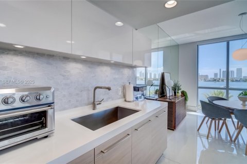 Condo in North Miami Beach, Florida, 3 bedrooms № 1991503 - photo 9
