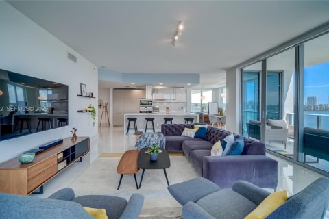 Condo in North Miami Beach, Florida, 3 bedrooms № 1991503 - photo 4