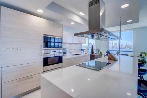 Condo in North Miami Beach, Florida, 3 bedrooms № 1991503 - photo 7