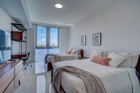 Condo in North Miami Beach, Florida, 3 bedrooms № 1991503 - photo 13