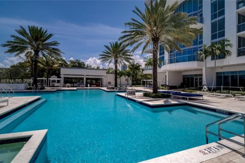 Condo in North Miami Beach, Florida, 3 bedrooms № 1991503 - photo 25