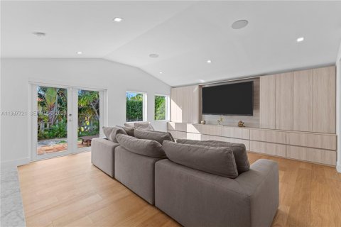 Casa en venta en Surfside, Florida, 3 dormitorios, 151.06 m2 № 2051528 - foto 14