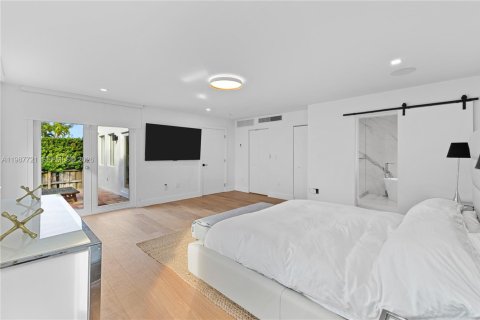 Casa en venta en Surfside, Florida, 3 dormitorios, 151.06 m2 № 2051528 - foto 20