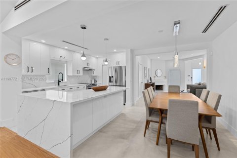 Casa en venta en Surfside, Florida, 3 dormitorios, 151.06 m2 № 2051528 - foto 9