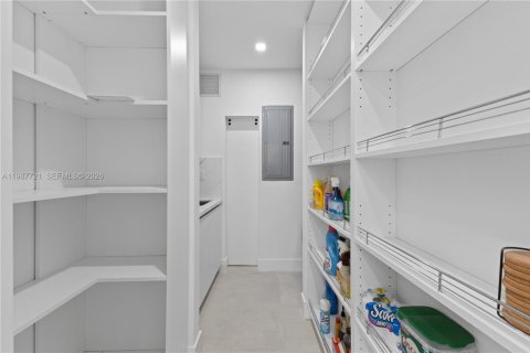 Casa en venta en Surfside, Florida, 3 dormitorios, 151.06 m2 № 2051528 - foto 18