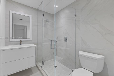 Casa en venta en Surfside, Florida, 3 dormitorios, 151.06 m2 № 2051528 - foto 29