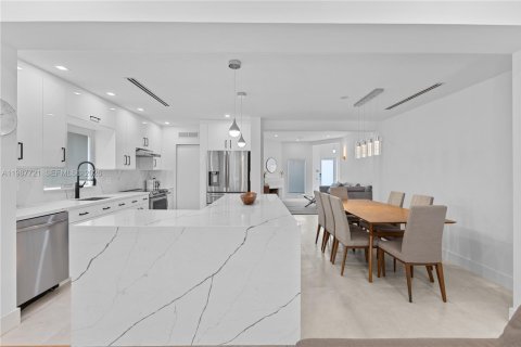 Casa en venta en Surfside, Florida, 3 dormitorios, 151.06 m2 № 2051528 - foto 10