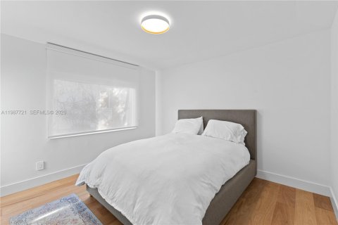 Casa en venta en Surfside, Florida, 3 dormitorios, 151.06 m2 № 2051528 - foto 25