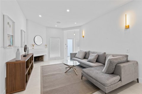 Casa en venta en Surfside, Florida, 3 dormitorios, 151.06 m2 № 2051528 - foto 5