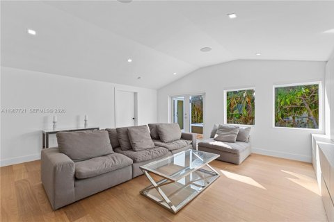 Casa en venta en Surfside, Florida, 3 dormitorios, 151.06 m2 № 2051528 - foto 16