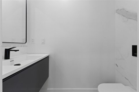 Casa en venta en Surfside, Florida, 3 dormitorios, 151.06 m2 № 2051528 - foto 30