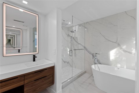 Casa en venta en Surfside, Florida, 3 dormitorios, 151.06 m2 № 2051528 - foto 23