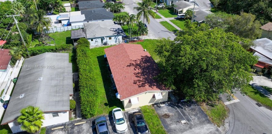 Дом в Халландейл-Бич, Флорида 2 спальни, 159.98м2 № 1952584