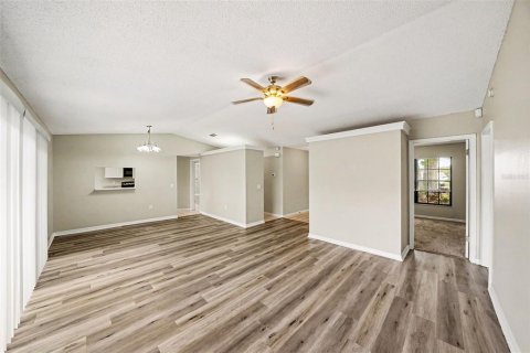 House in New Port Richey, Florida 3 bedrooms, 138.61 sq.m. № 2222572 - photo 9