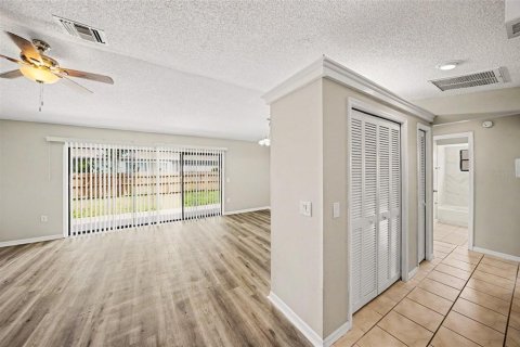 House in New Port Richey, Florida 3 bedrooms, 138.61 sq.m. № 2222572 - photo 11