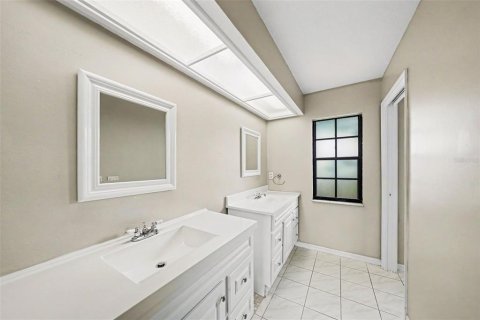 House in New Port Richey, Florida 3 bedrooms, 138.61 sq.m. № 2222572 - photo 20