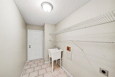 House in New Port Richey, Florida 3 bedrooms, 138.61 sq.m. № 2222572 - photo 23