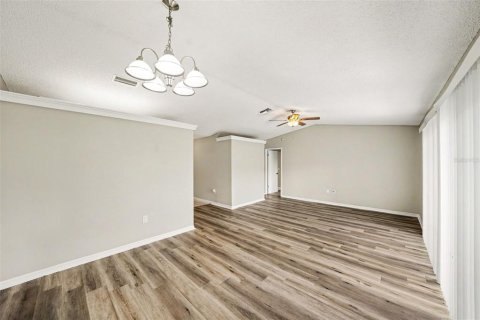 House in New Port Richey, Florida 3 bedrooms, 138.61 sq.m. № 2222572 - photo 10