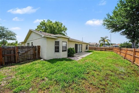 House in New Port Richey, Florida 3 bedrooms, 138.61 sq.m. № 2222572 - photo 28