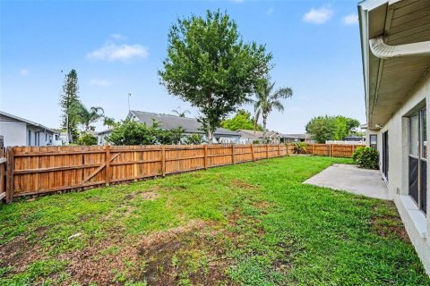 House in New Port Richey, Florida 3 bedrooms, 138.61 sq.m. № 2222572 - photo 25