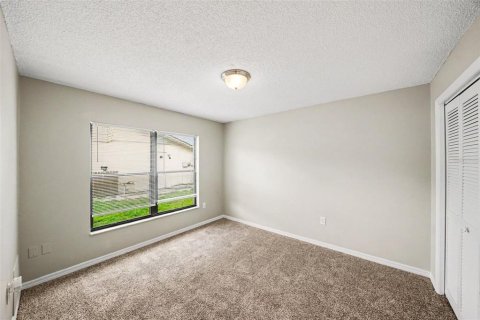 House in New Port Richey, Florida 3 bedrooms, 138.61 sq.m. № 2222572 - photo 17