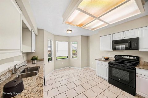 House in New Port Richey, Florida 3 bedrooms, 138.61 sq.m. № 2222572 - photo 12