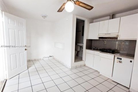 Commercial property in Miami, Florida 360.09 sq.m. № 1961589 - photo 4