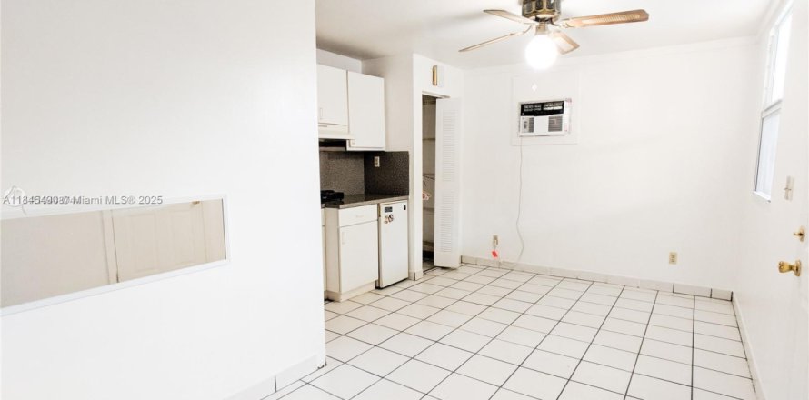 Commercial property in Miami, Florida 360.09 sq.m. № 1961589