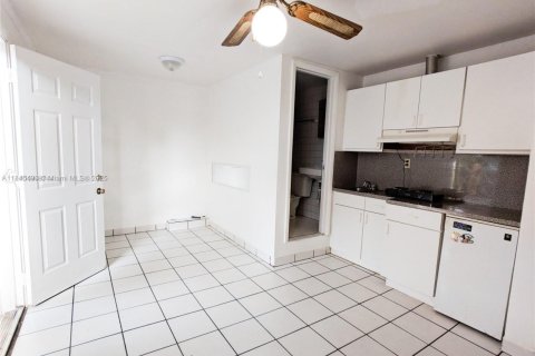 Commercial property in Miami, Florida 360.09 sq.m. № 1961589 - photo 7